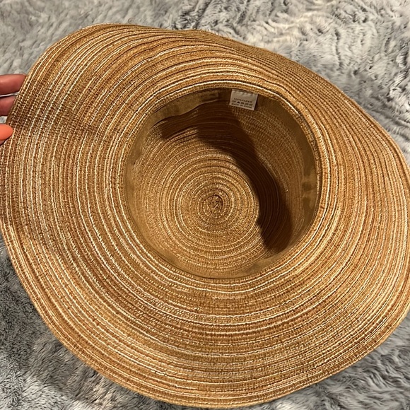 Straw beach hat - Picture 3 of 3